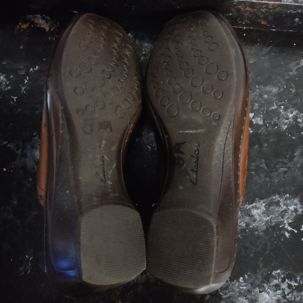 Clarks Women's Brown Leather 2 Inch Heeled Clogs Size 8M - Picture 7 of 11